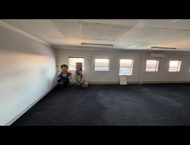 294M² WAREHOUSE TO LET IN EASTGATE